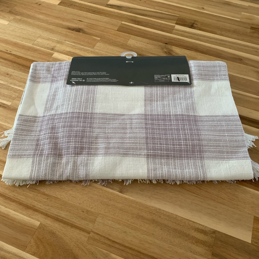 Threshold Table Throw - Picture 3 of 3